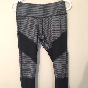 Cropped Black stripe athletic leggings